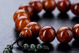 山上挖出个木疙瘩，麻麻赖赖，车成珠子，迷翻老爷们儿！图片