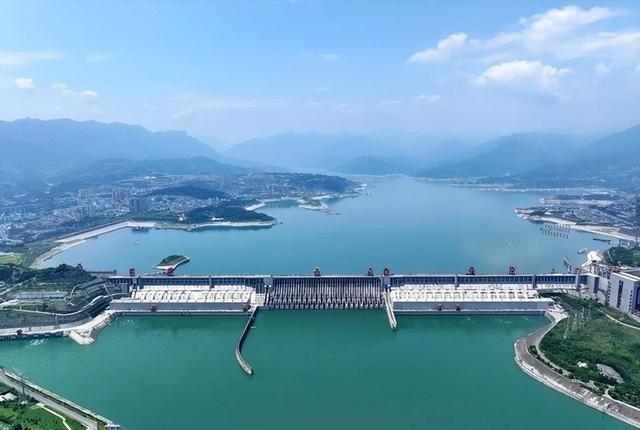 三峡大坝账本曝光：运行了20余年	，2500亿投入如今回本了吗？