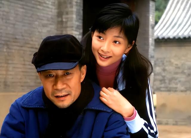 她是演员中的富婆，豪车多的开不过来，如今45岁却像妙龄少女