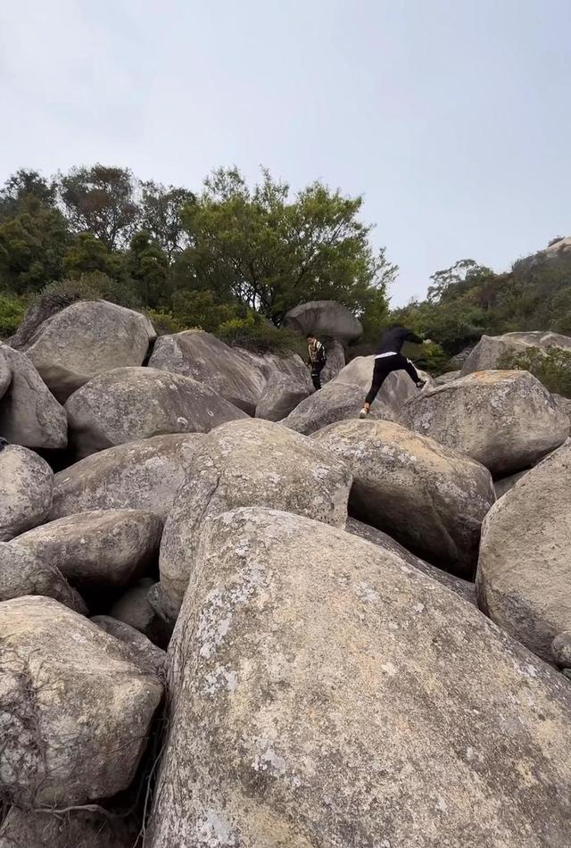 厦门东坪山跳跳谷，岛内户外六谷之一，来这里需要进行跳跃式攀爬