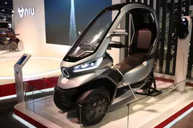 小牛推出“不倒翁”摩托车，能跑560公里，能遮风挡雨，价格已出图片