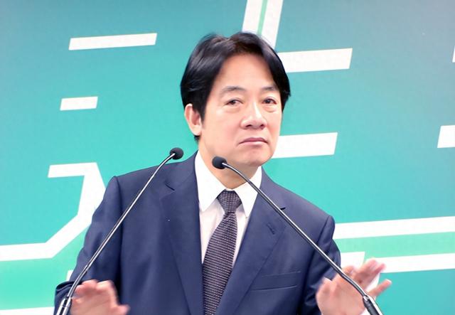 赖清德拆除蒋介石像，12艘船满载192枚雄风3，宣称可打解放军航母