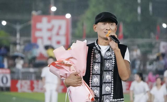 事实证明，“失踪”9年的歌手阿宝，早已走上了一条“不同的路”