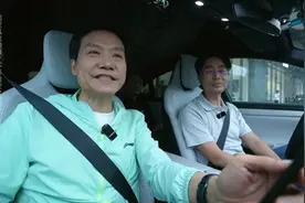 雷军承认：是摆拍！图片
