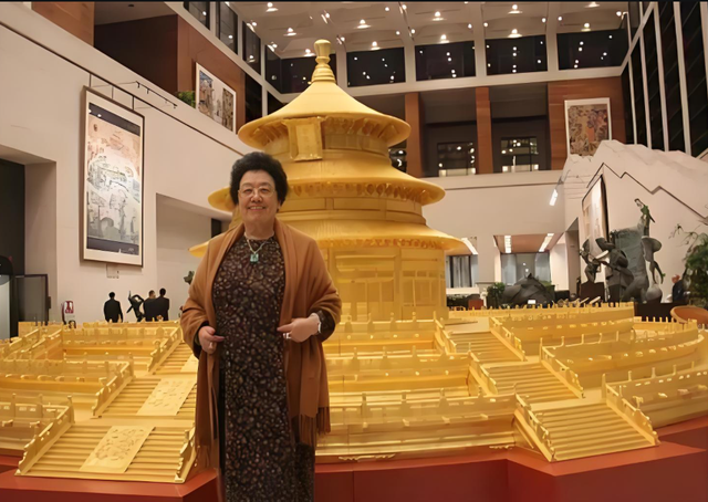身价过百亿，坐拥北京一条街	，出门私人飞机，京圈富婆都有谁？