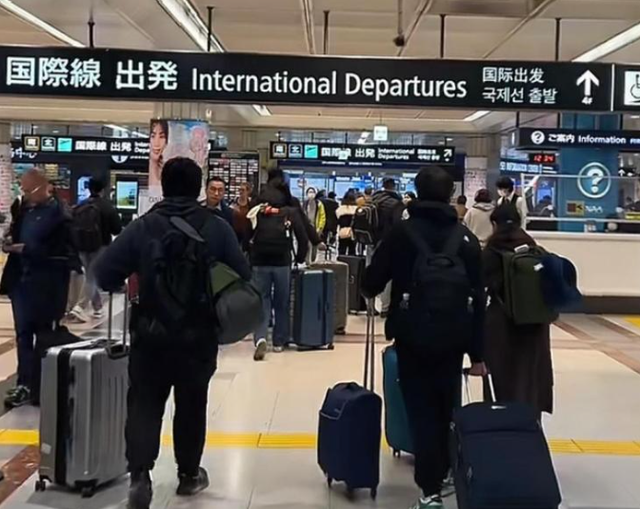 特朗普电话刚挂	，日本2句话通告全球，中国不得不防，国人紧急返华