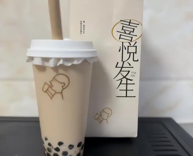 迪拜富婆来中国游玩，回国三天后坦言：阿联酋跟中国差距一目了然