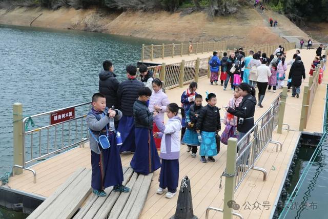 “森宿上犹”吸引了一批来自内蒙古的草原孩子……