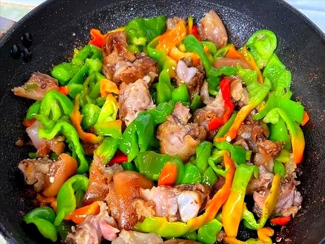 秋天多吃这个肉	，比鸡肉	、牛肉都营养，滋补又美味，体虚的人多吃
