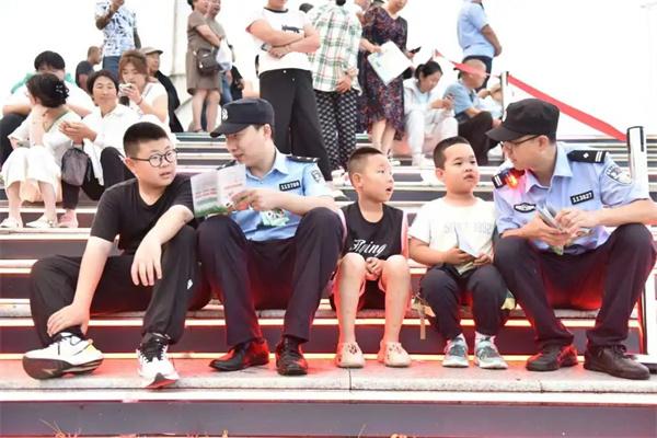 铁力公安：深耕“护游警务” 绘就平安景色