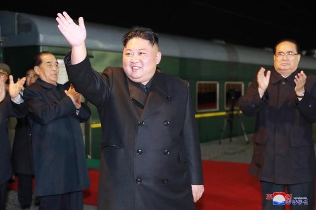 出席阅兵之前，金正恩办了两件大事，特朗普看明白了，急着见他