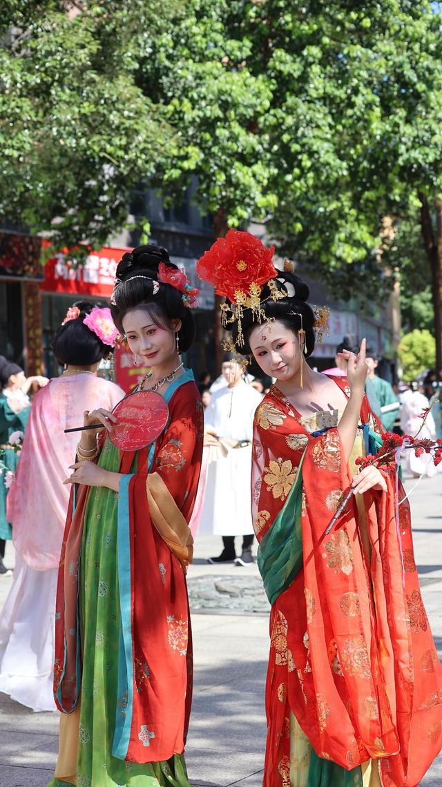 图集丨美到窒息！一步一景皆是盛唐风韵