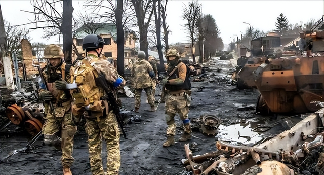 报复来得太快！俄军中将被斩首后，普京下令复仇，乌多地陷入火海