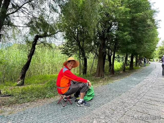周末徒步，爬西山、走千步岩、过东风坝，我们在山水间快乐行走