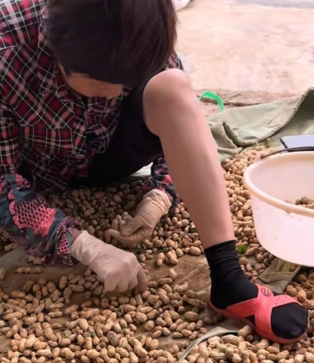 瑾汐特殊时期 莆田妈妈做的一件事 让她眼泪哗哗流 二哈回应不