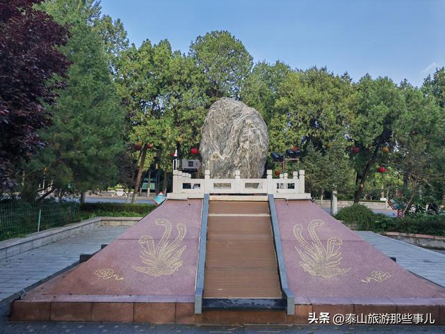 国庆假期，为什么要从岱庙遥参亭开始登山？原来与它有莫大的关系
