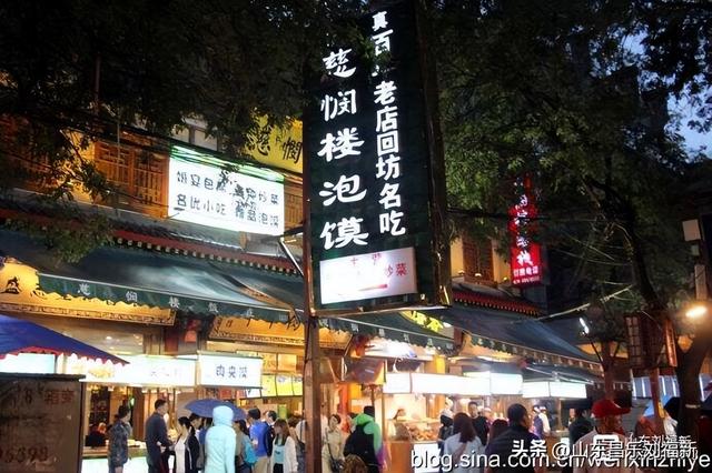 秋雨中的“西安回民街”街市（“陕西之旅”之六）