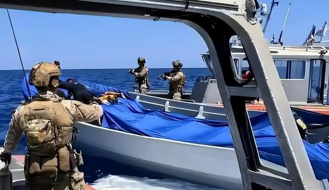 美军又出手了，扣下一艘油轮	，不到24小时，中国海军船只停靠南美