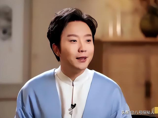 善恶终有报！47岁“跌落神坛”的李玉刚	，终是活成了“跳梁小丑	”