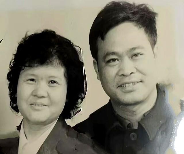 2003年，湖南小伙爱上二婚，还大他24岁的大妈，恋爱21年如今咋样