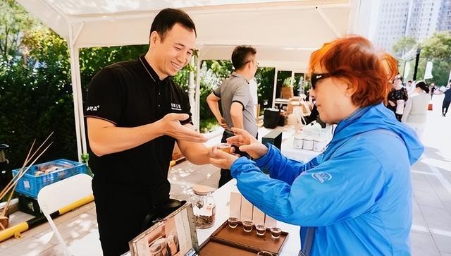 大量日本游客涌入北京，打着旅游幌子不去旅游不吃美食，为啥来？