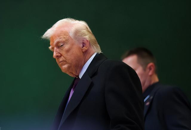 全世界都被特朗普耍了！打击伊朗只是个幌子，真正目标已布局四年