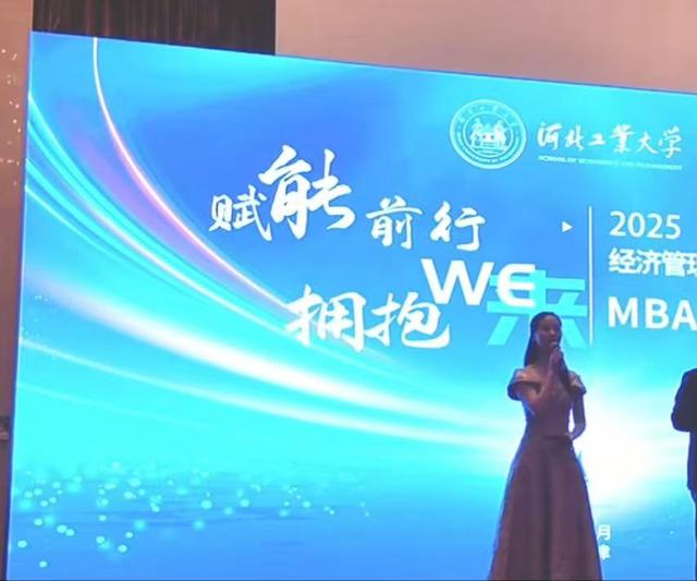 女民兵李思颖阅兵回家后仅半天，又官宣新身份，太牛了，全网恭喜