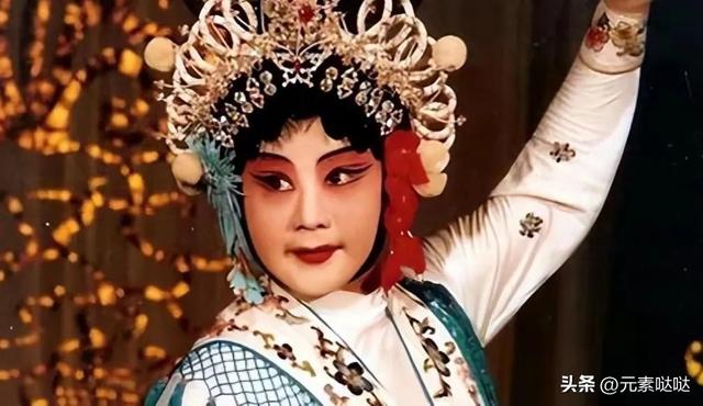 吃里爬外，永不回国？她带领30名演员选择留美，如今年过花甲归来