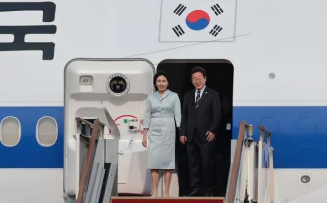 中美谁都得罪不起！中国九三阅兵越来越近，李在明不能坐以待毙，决定派人送上亲笔信