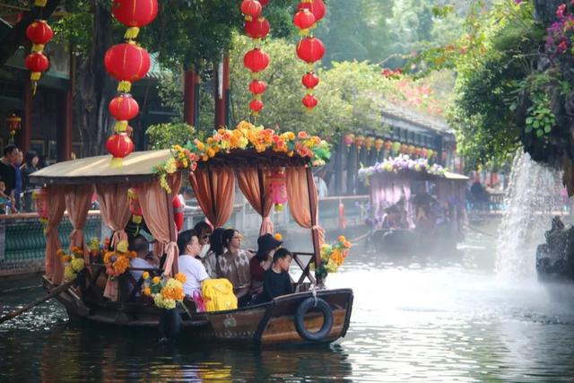 【夜读】你牵我认识世界,我牵你走向远方