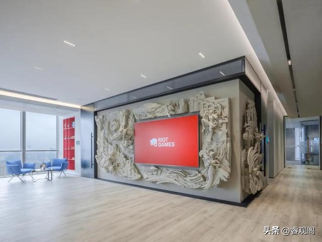 拳头CEO第一次打英雄联盟玩得很烂，15年后带着1.3亿月活回来了