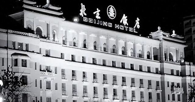 北京饭店建到14层时，汪东兴惊出一身冷汗，立即上报：不能再建了