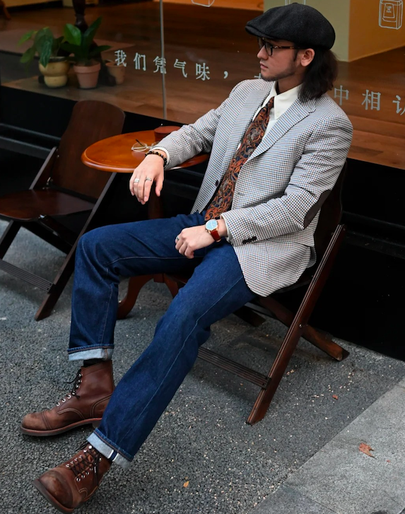 被上海街头的男人圈粉！“西装外套+牛仔裤”的打扮，帅气又洋气