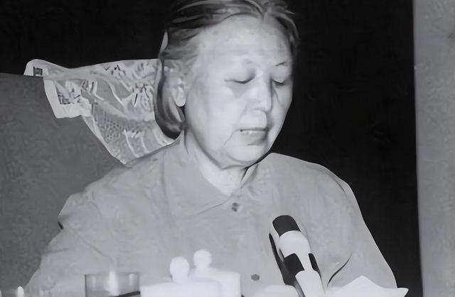 傅作义之女傅冬菊，49年解放北平有功，建国后担任何职务？
