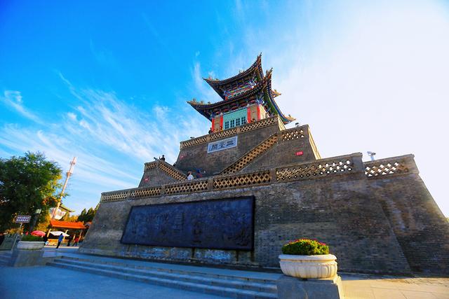 兰州兰山公园，等一场照亮金城的暮色，是欣赏城市美景的好去处