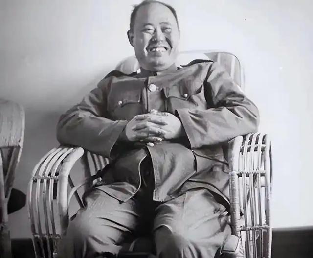 傅作义接到兵败电报	，突然问女儿：你是毛泽东还是聂荣臻派来的