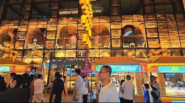 敦煌夜市点亮消费新场景
