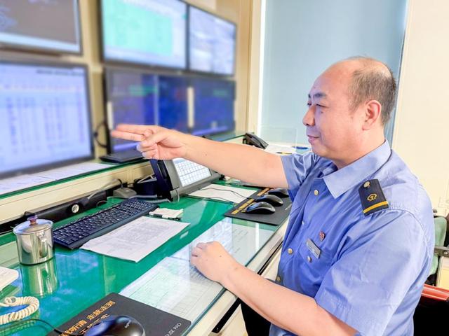 北京这两座火车站相距不足百米，网友：千万别走错！