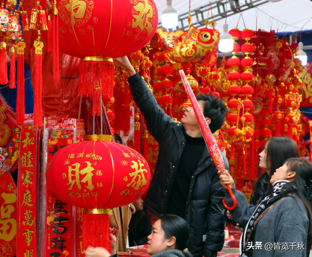 破防的不止外媒！全球年轻人扎堆中国过年，中国文化这次真出圈了