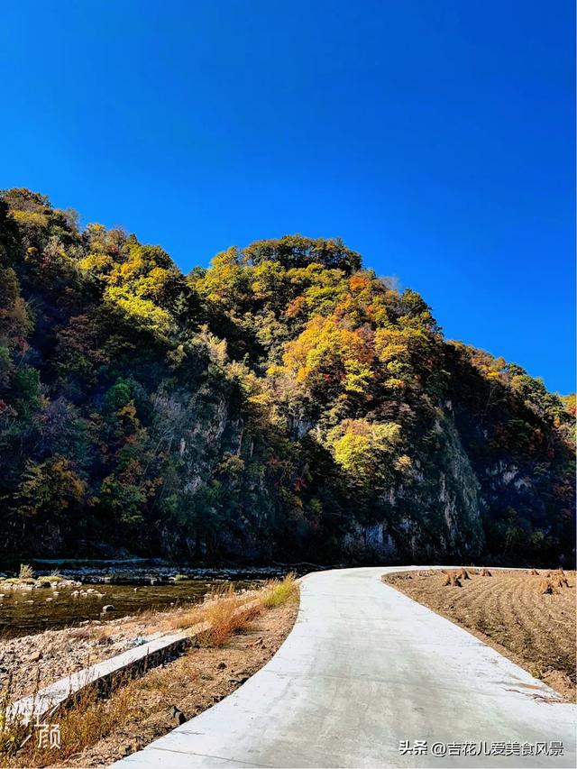 吉林长白山抚松秋韵~枫红映水伴云天