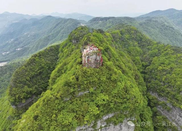 秭归长阳巴东交界的香龙山，香火旺盛，那里风景怎样？会开发么？