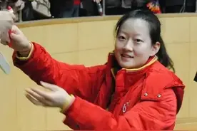 都曾是女排队员，陈丽怡职业生涯高于王茜而王茜仕途优于陈丽怡？图片