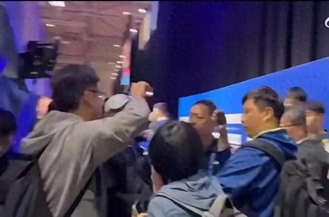 两岸代表团爆发冲突，大陆人员受伤，国民党大难临头却附和民进党