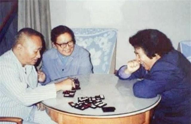 毛岸青晚年常常独自流泪，邵华问及原因，他总是回答：我想妈妈了