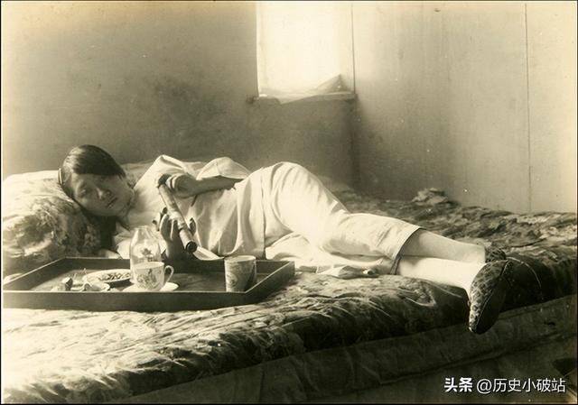 民国老照片：戴笠与儿子、弟弟合影；航拍下的北京；青年毛泽东