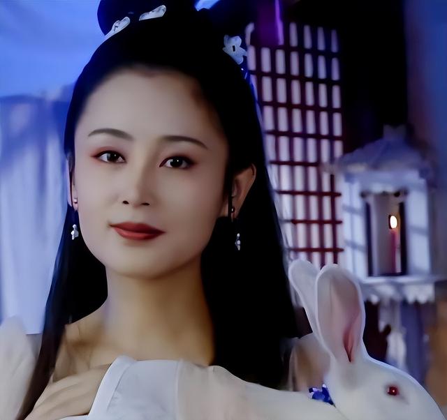 长得太美被导演占为己有？4年后生下大明星儿子，16岁开始争光了