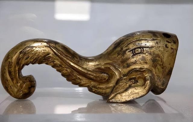 圆明园被烧毁160年后	，专家打捞河道时，挖出一个罕见的文物