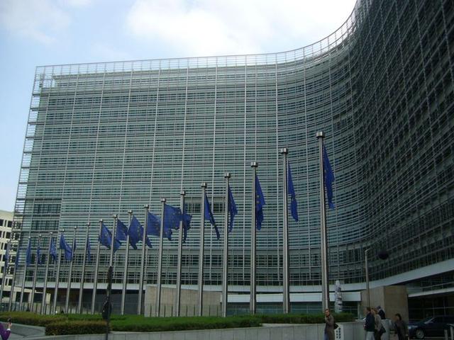 欧盟27国要彻底输了！马克龙专机还未起飞，中国官宣一项特殊安排