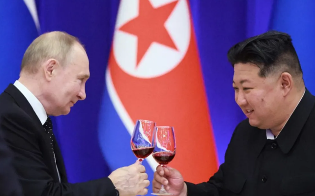 金正恩当众跪地哭红双眼，俄乌大决战在即？普京想拉中国入局被拒