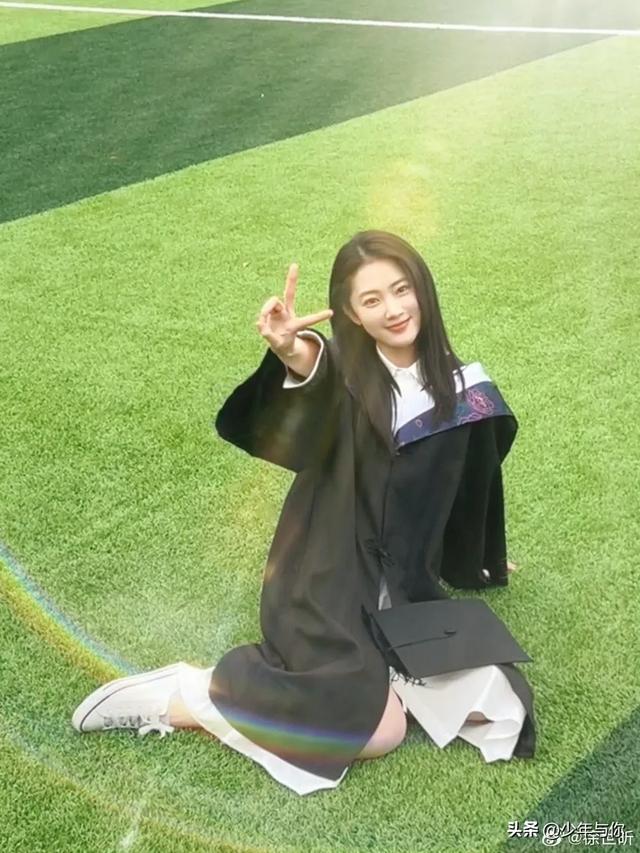 沉默的荣耀：比曾黎、阿美年轻，比隆妮清秀，大学刚毕业就被带火